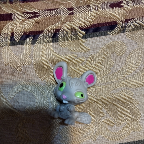 Little Ugglys Pet Shop Figures - Picture 9 of 9